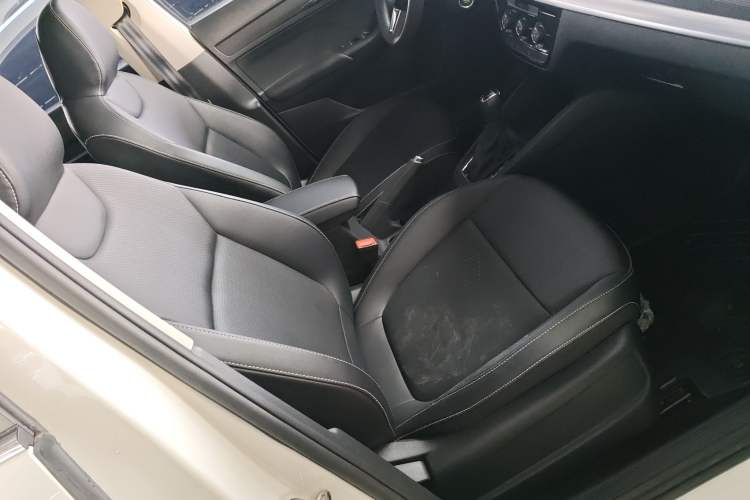 Used Skoda Kamiq 2022 1.5L Automatic Comfort Edition Right Front Seat