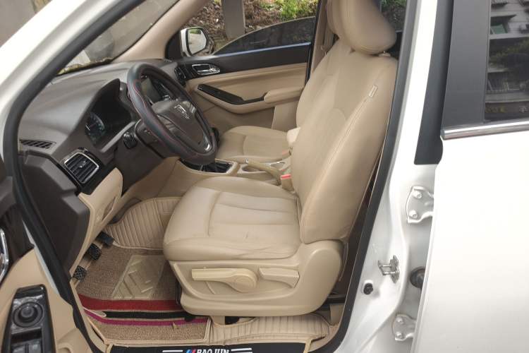 Used Baojun 730 2014 1.5L manual Comfort ESP version 7 seats
