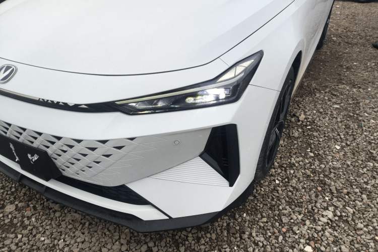 Used Changan UNI-V iDD 2024 Blue Whale Smart Electric iDD 136km ZhiKu Model