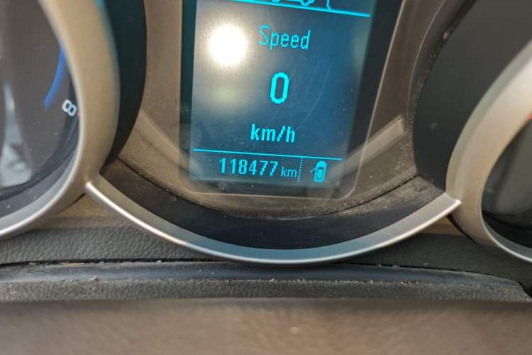 Used Chevrolet Cruze 2015 1.5L Classic SE MT Odometer Close Up