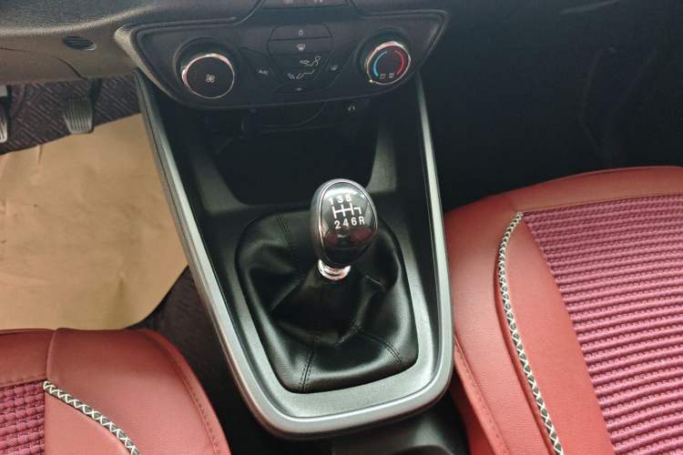 Used Ford Escort 2019 Revised Version 1.5L Manual "Quality Enjoyment" Trim (Tire Pressure Monitoring) China VI Standard Gear Lever