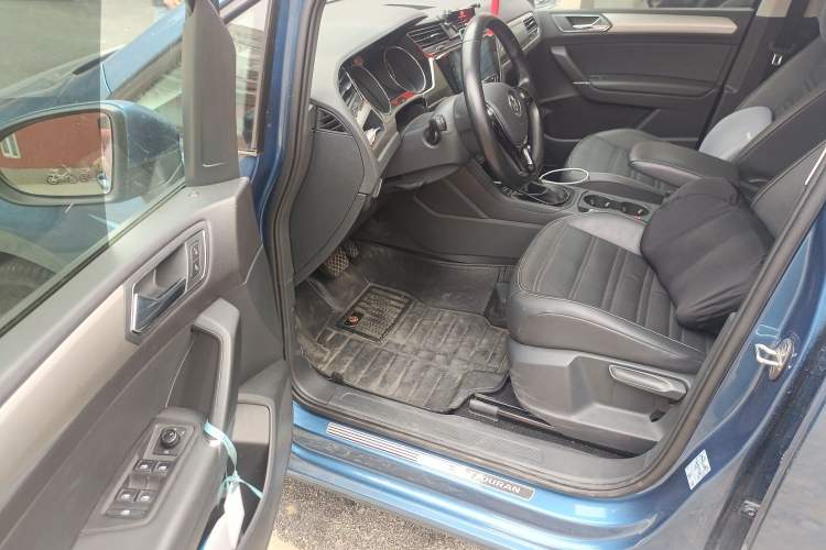 Used Volkswagen Touran 2016 Volkswagen Touran L 280TSI DSG Comfort Edition Driver Seat