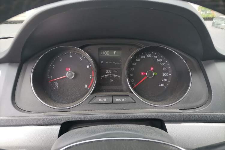 Used Volkswagen Lavida 2015 1.6L Automatic Comfort Edition Instrument Cluster
