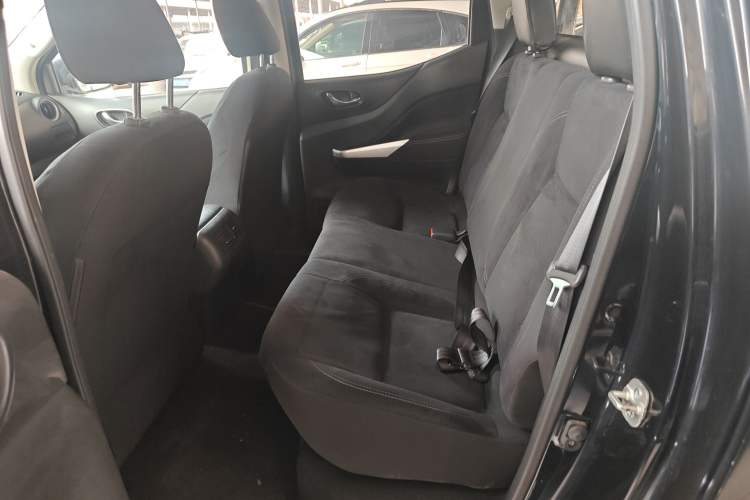 Used Nissan Navara 2017 2.5L Automatic 2WD Luxury Edition QR25