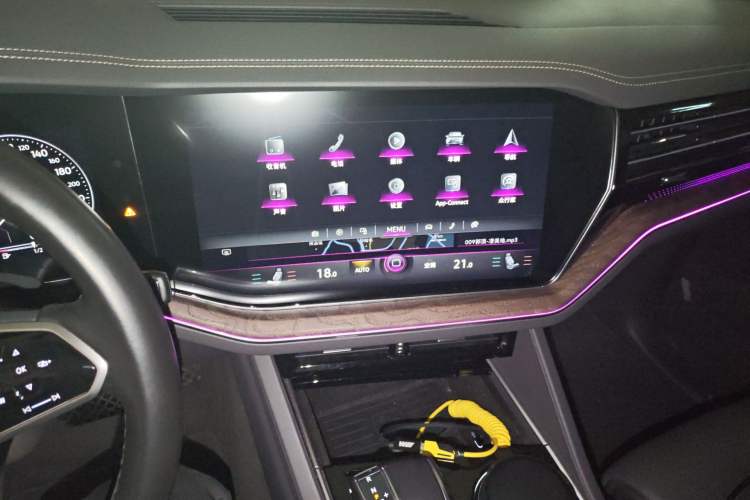 Used Volkswagen Touareg 2022 3.0 TSI Luxury Edition Black Diamond Sport Package Audio And AC Panel