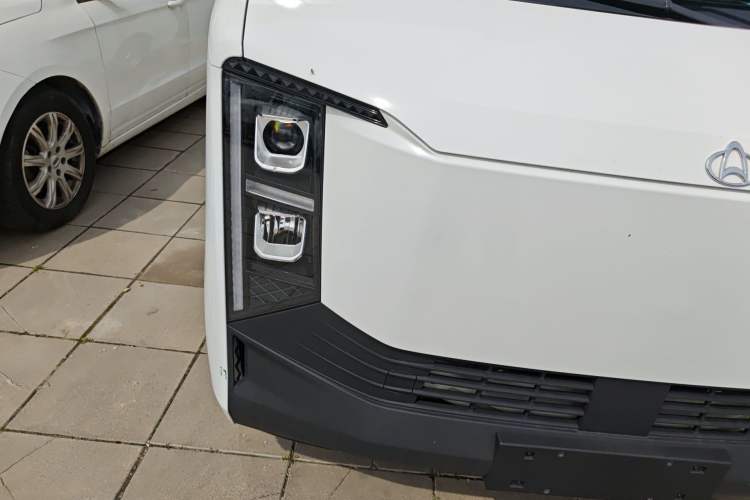 Used CHANGAN KUAYUE Starlight EV 2025 Model 3-Passenger Van, 305 km, Smart Driving Edition Right Front Headlight