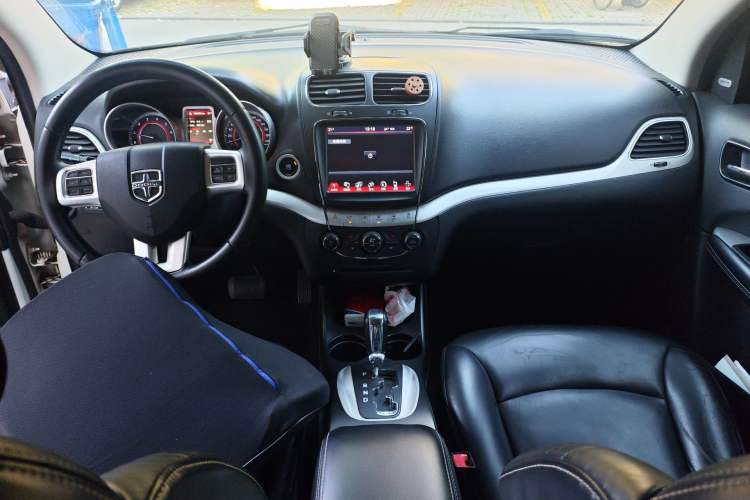 Used Dodge Journey 2014 2.4L Two-Wheel Drive Touring Edition Center Console