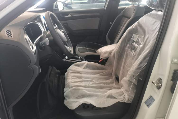 Used Volkswagen T-ROC 2025 Facelift Model 2 300TSI DSG Two-Wheel Drive Xingguang Edition
