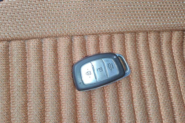 Used Hyundai Verna Ray 2014 1.6L Automatic TOP