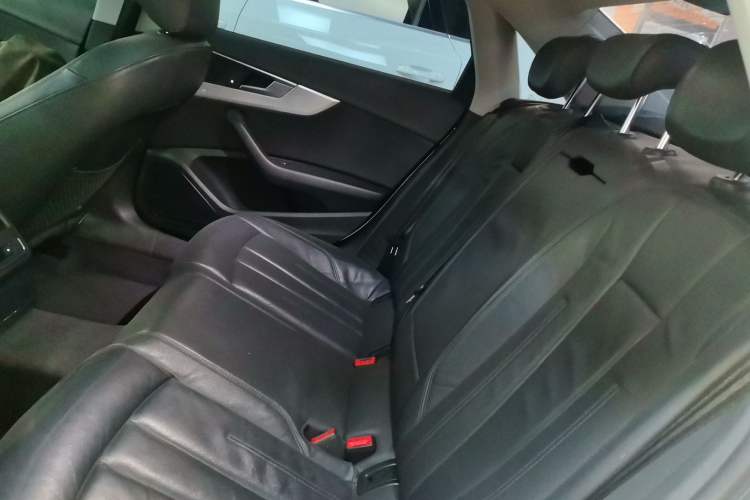 Used Audi A4L 2018 30th Anniversary Edition 40 TFSI Fashion Model
