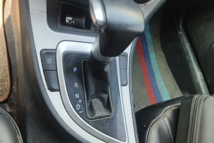 Used Brilliance H530 2017 1.6L Automatic Comfort Model Gear Lever