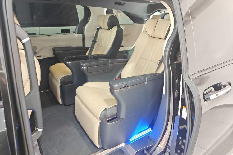 Used Toyota Granvia 2023 2.5L Hybrid Prestige PLUS Edition