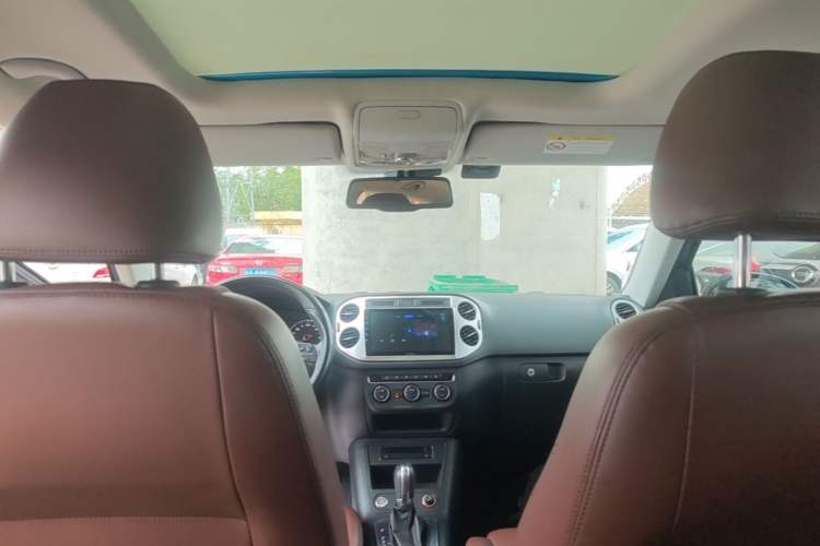 Used Volkswagen Tiguan 2015 1.8TSI Automatic Two-Wheel Drive Luxury Model Headliner