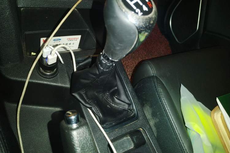 Used JMC Yuhu 5 2018 2.4T Classic Edition Diesel Manual Two-Wheel Drive Luxury Long-Wheelbase JX4D24A5L Gear Lever