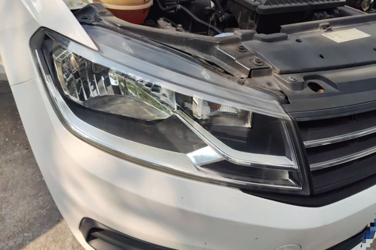 Used Volkswagen Santana 2016 1.6L Automatic Fashion Edition Right Front Headlight