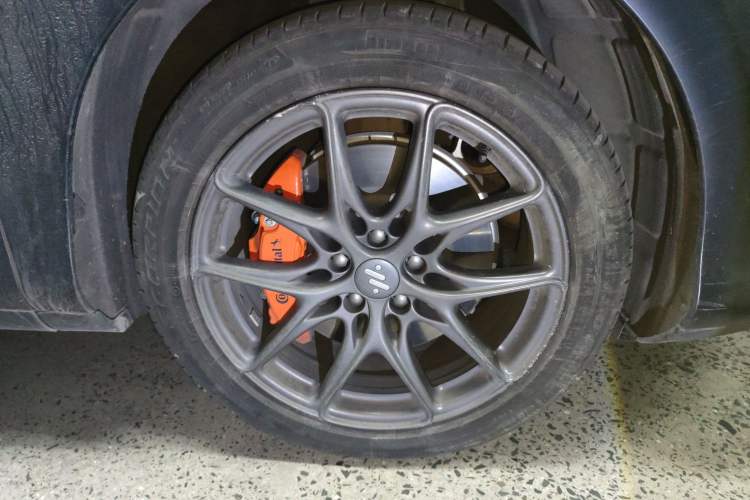 Used IM LS6 2023 Max Standard Edition Right Front Wheel Hub