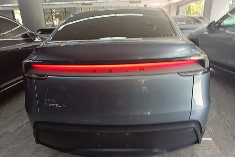 Used Tesla Model Y 2025 Rear-Wheel-Drive Version

