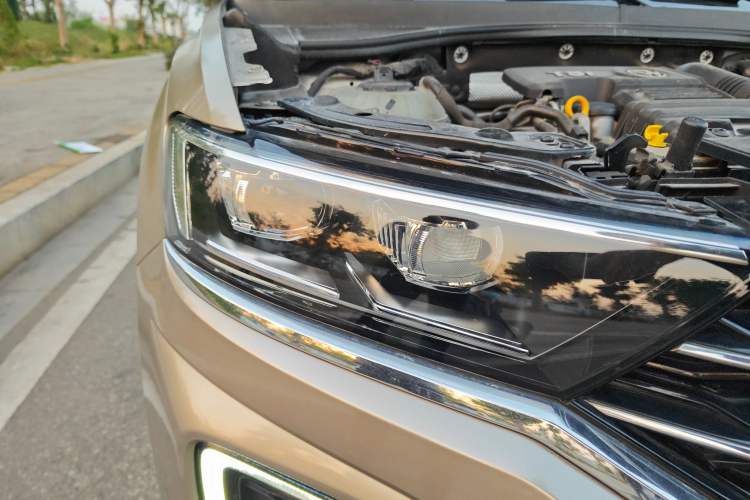 Used Volkswagen T-ROC 2020 280TSI DSG Two-Wheel-Drive Elite Version
