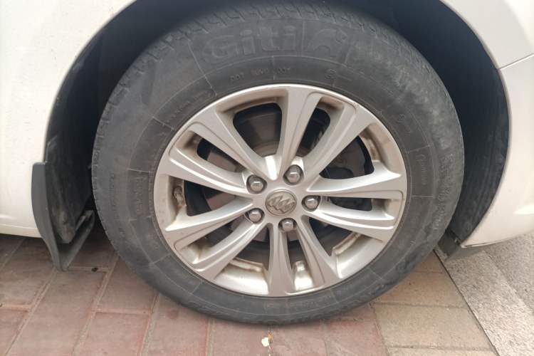 Used Buick GT 2016 15N Manual Entry-Level Trim Right Front Wheel Hub