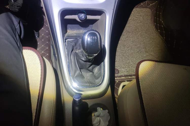 Used Buick GT 2013 GT 1.6L Manual Entry-Level Model Gear Lever