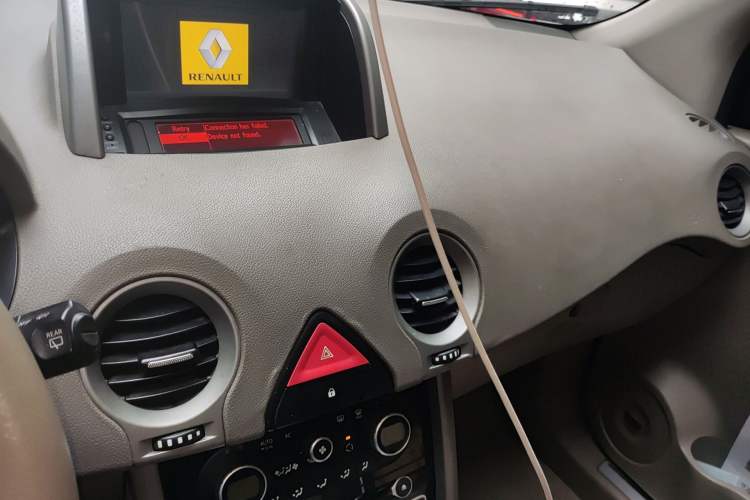 Used Renault Koleos 2010 2.5L 4x4 Comfort Edition Audio And AC Panel