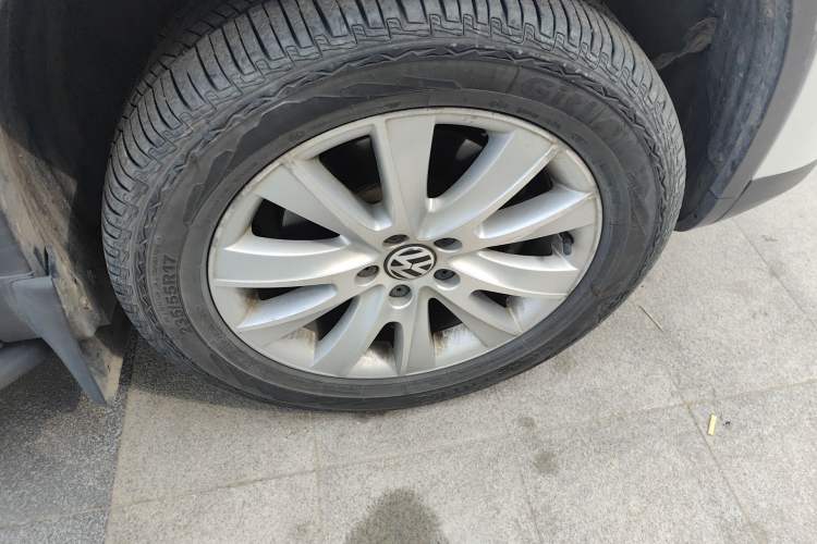 Used Volkswagen Tiguan 2015 1.8TSI Automatic Two-Wheel Drive Luxury Model Right Front Wheel Hub