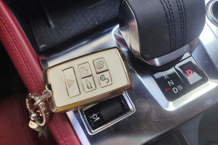 Used Jaguar F-PACE 2024 P250 R-Dynamic SE Interior 1