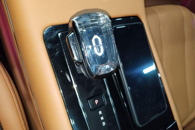 Used Hima AITO M7 2024 1.5T Intelligent Driving 4WD Ultra Version 6 Seats Gear Lever