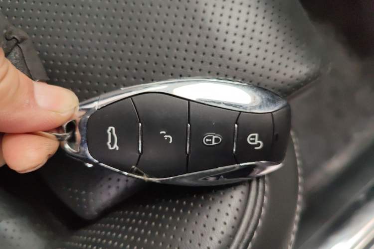 Used Hongqi H9 2023 2.0T Smart Connect Flagship Edition Vehicle Key