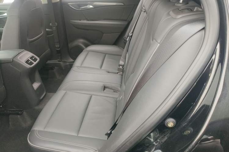 Used Buick Envision 2022 Facelift Encore S 552T Two-Wheel-Drive Luxury Model
