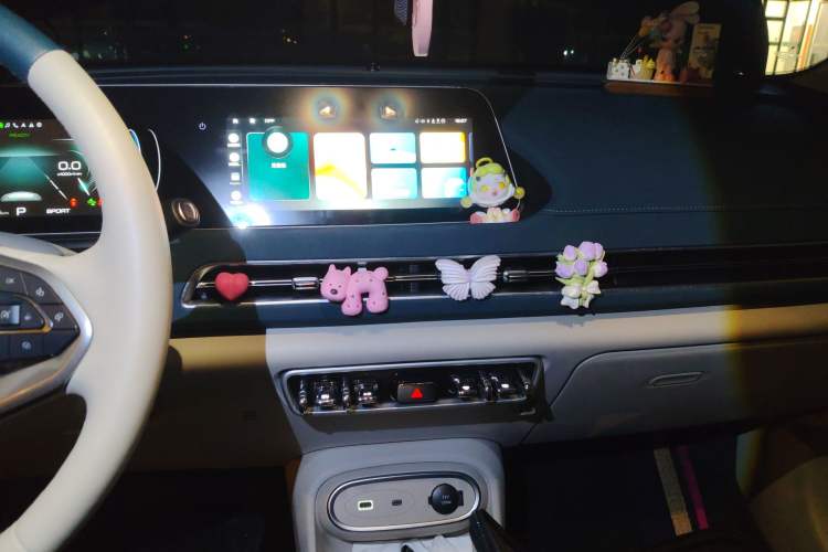 Used ORA Good Cat 2023 401 km Standard Range Premium Version Lithium Iron Phosphate Audio And AC Panel