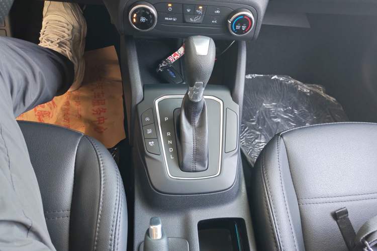 Used Ford Focus 2020 Hatchback 1.5L Automatic Sharp Edition Gear Lever