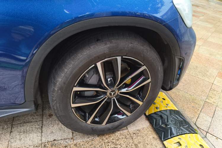 Used Mercedes-Benz GLC 2021 GLC 300 L 4MATIC Dynamic Model Right Front Wheel Hub