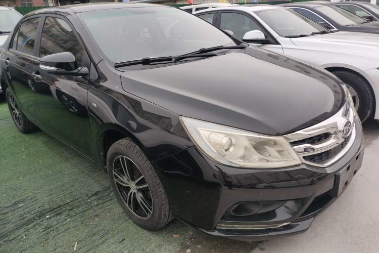 Used BYD Surui 2016 1.5L Manual Elite Edition Front Right 45 Deg