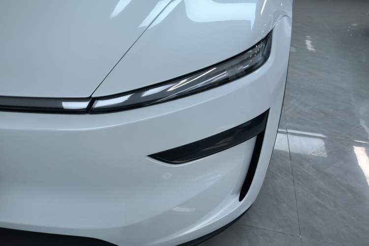 Used Tesla Model Y 2025 Long-Range All-Wheel-Drive Version