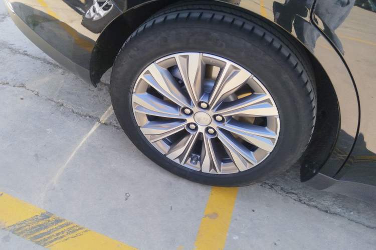 Used Hongqi E-QM5 2024 610 km PLUS Right Rear Wheel Hub