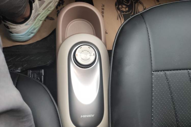 Used Wuling Hongguang MINIEV 2025 Four-Door Version Zhenxiang+ Edition Gear Lever