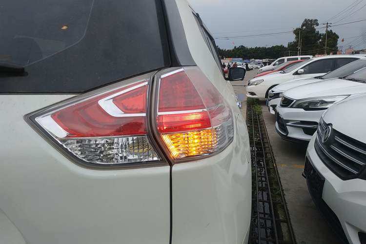 Used Nissan X-Trail 2014 2.5L CVT Luxury Edition 4WD Right Rear Taillight