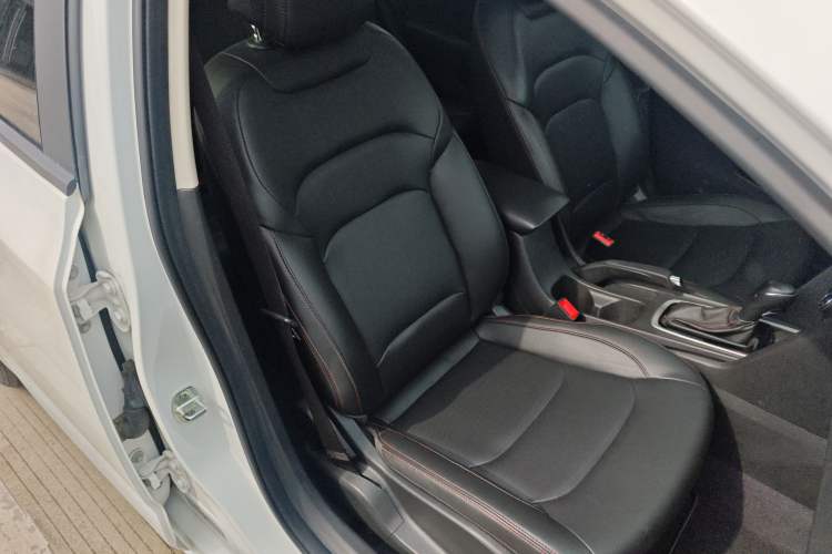 Used Chevrolet Monza 2020 Light Hybrid Redline 320T Dual-Clutch Thrilling Edition Right Front Seat