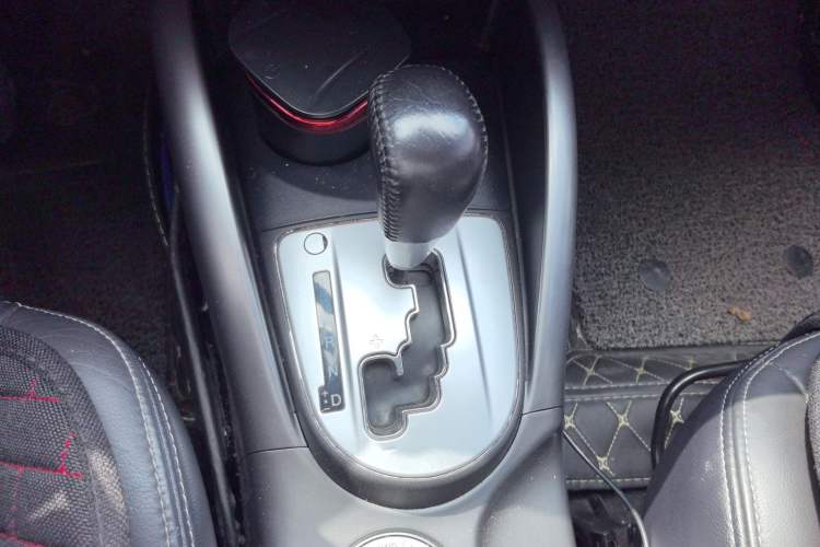 Used Mitsubishi Outlander 2011 Kicks 2.4 Fashion Edition