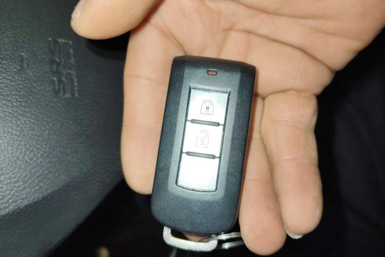 Used Mitsubishi Outlander 2018 2.0L Two-Wheel Drive Glory Edition 5 Seats