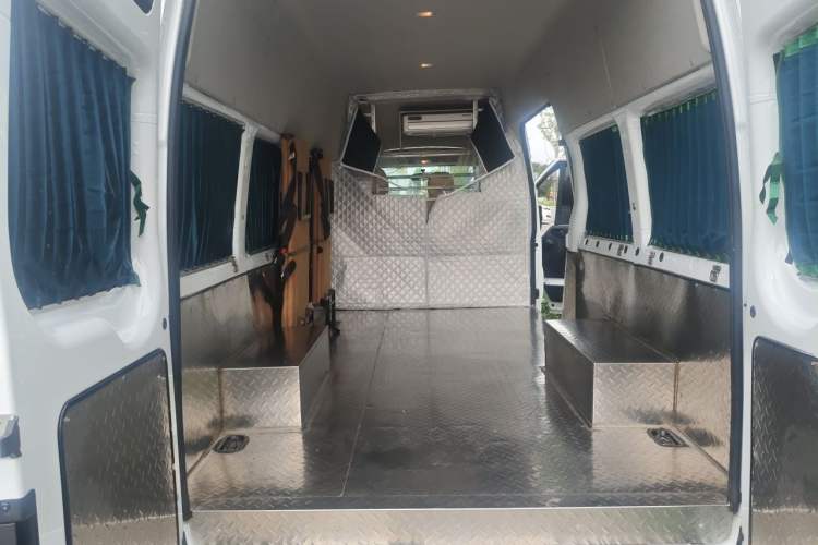 Used JMC Fushun 2025 2.0T 6MT Diesel Extended-Wheelbase High-Roof Commercial Van—2/3 Seats