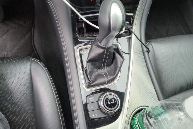 Used Infiniti Q50L 2016 2.0T Enjoyment Edition Gear Lever