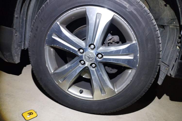 Used Toyota Highlander 2013 2.7L Two-Wheel Drive 7-Seater Zijin Edition
