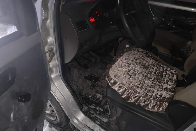 Used Wuling Rongguang 2019 1.2L S Van Standard Model with 5 Seats
