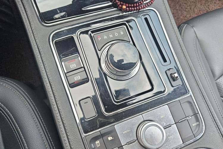 Used Zotye T600 2016 Sport Edition 2.0T DCT Prestige Model Gear Lever