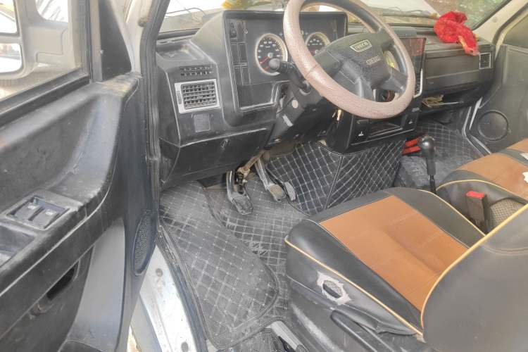 Used Iveco Daily 2017 2.5T A35 Passenger Van 5-7 Seats Model 47Z5 Driver Seat