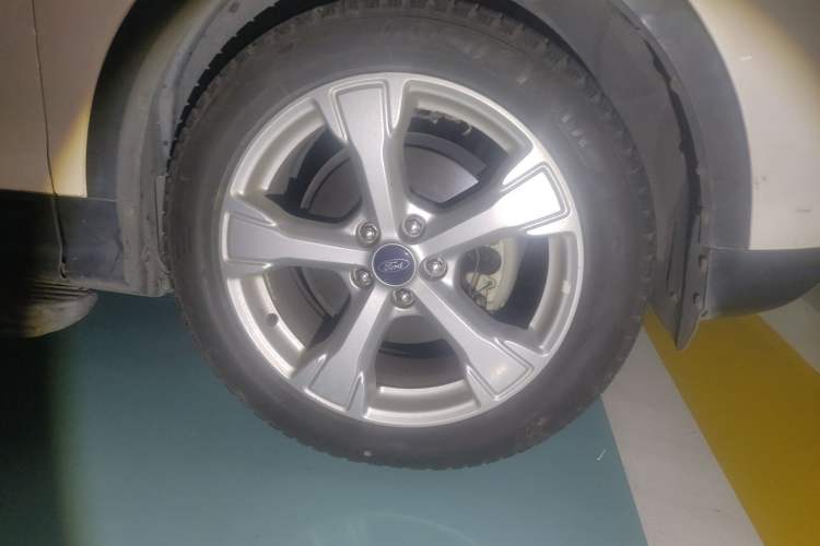 Used Ford Kuga 2017 EcoBoost 180 Two-Wheel-Drive Elite Trim Right Front Wheel Hub