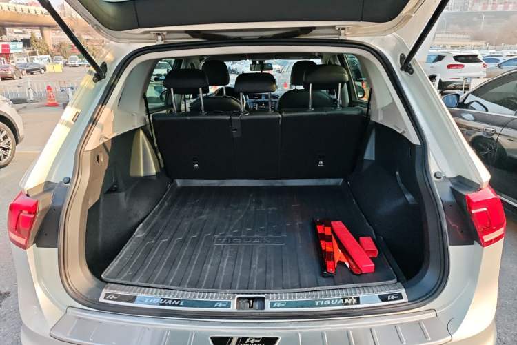 Used Volkswagen Tiguan L 2019 330TSI Automatic Two-Wheel Drive Luxury Edition China VI Standard