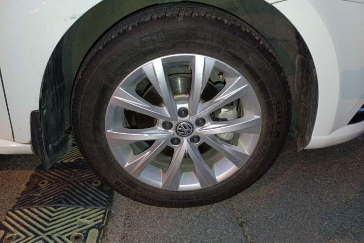 Used Volkswagen Lavida 2017 1.6L Automatic Comfort Edition
